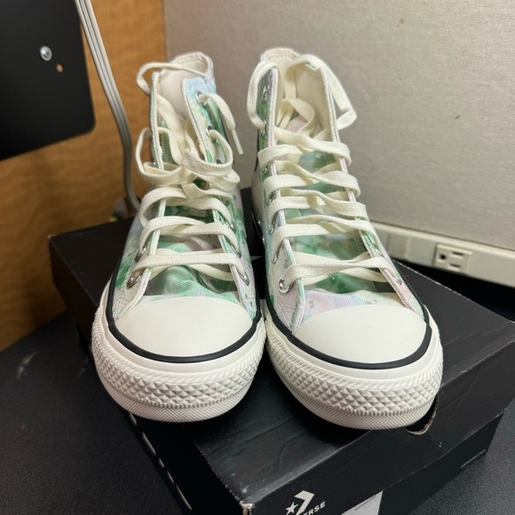 Converse Women’s CTAS Hi in Egret 570765F Size 7 NEW IN BOX NIB - Picture 2 of 8